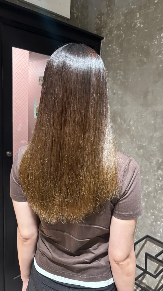 セミロング 縮毛矯正 𝐇𝐈𝐑𝐀 𝐘𝐀𝐌𝐀のヘアスタイル