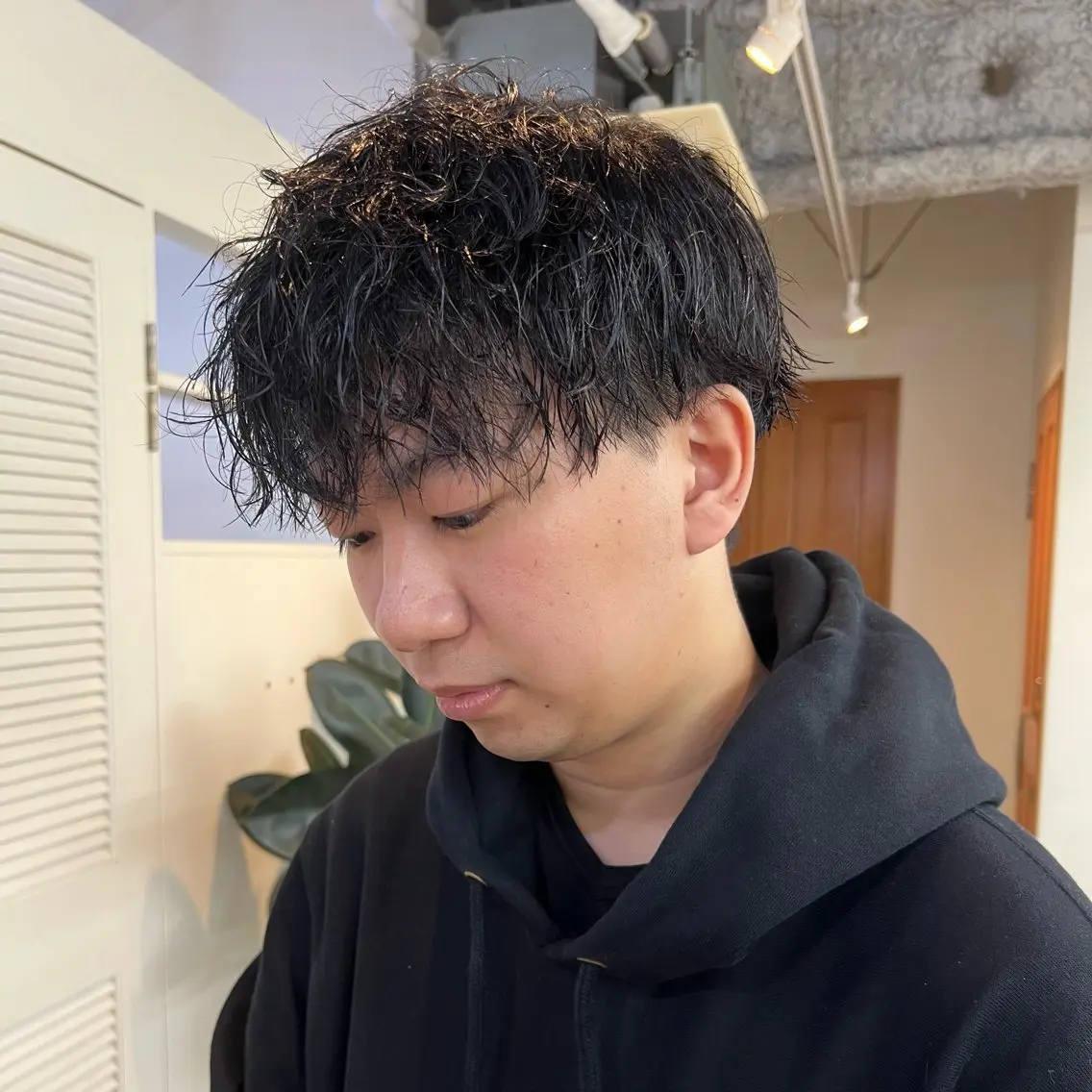 ショート パーマ メンズ メンズパーマ ツイストスパイラルパーマ スパイラルパーマ カット パーマ 大人メンズヘア メンズパーマSHUNのヘアスタイル