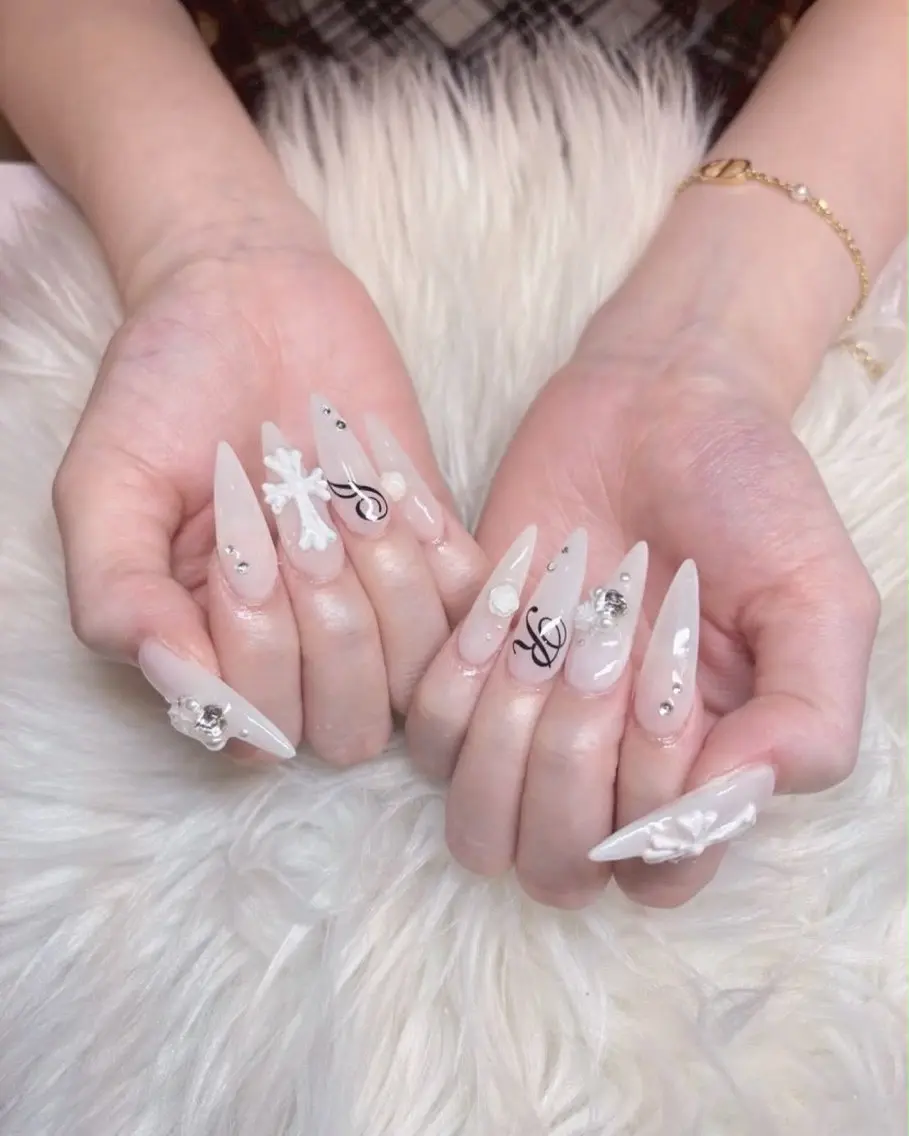 ネイル フレンチネイル ジェルネイル 韓国ネイル マグネットネイル 持ち込み ハンドネイル Royal Nailのネイルデザイン