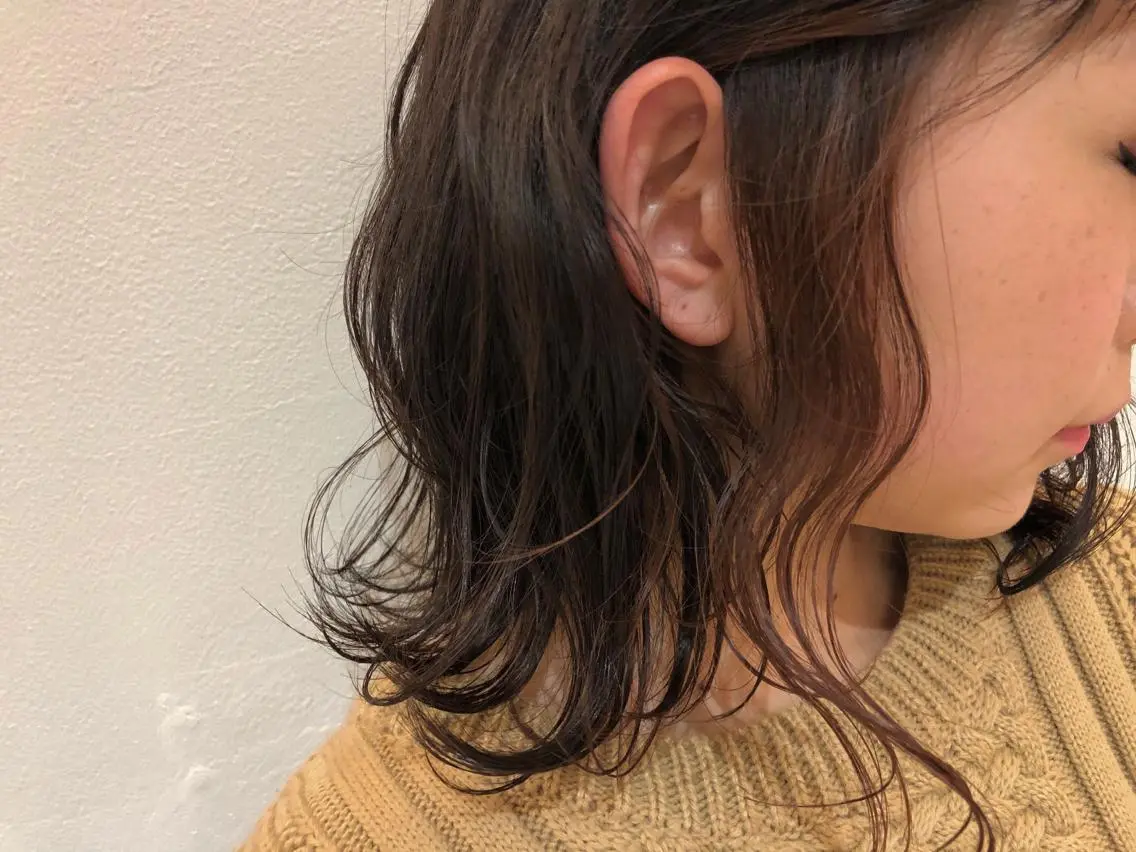 ミディアム カラー 比嘉 千咲のヘアスタイル