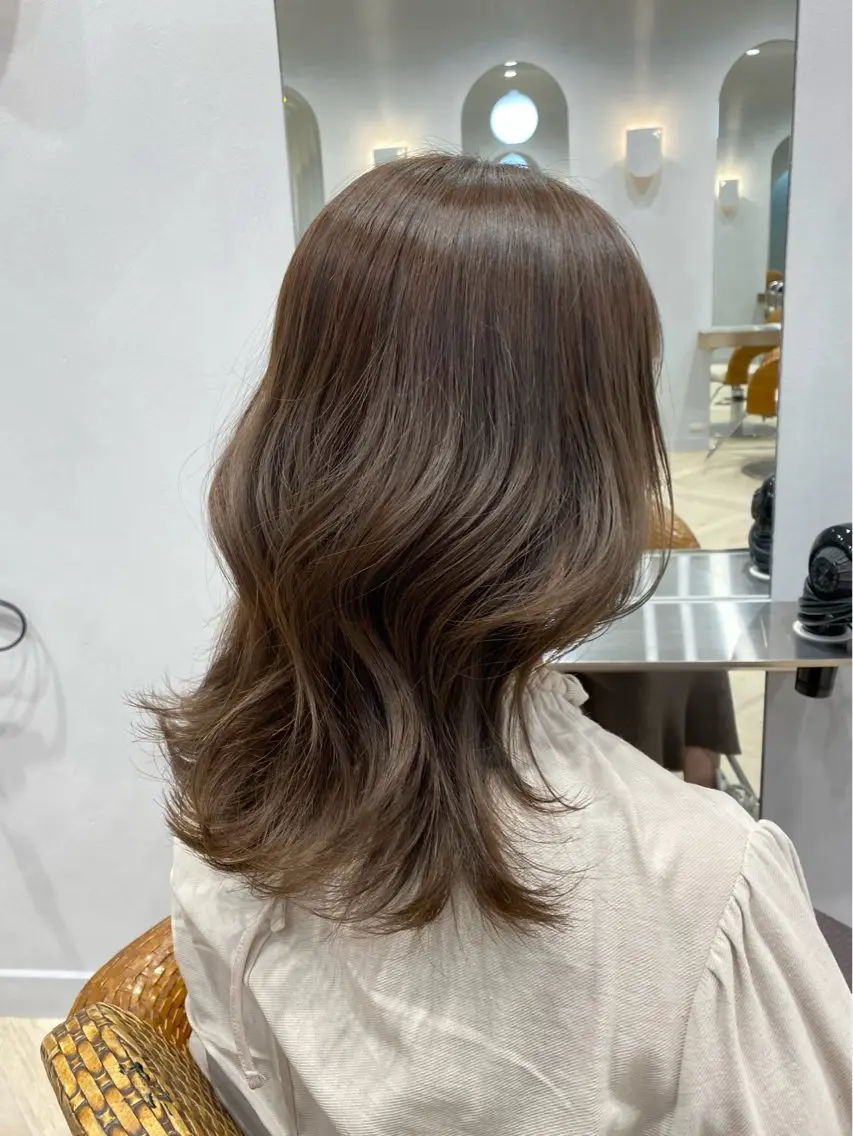 ロング カラー アッシュ ベージュカラー 関 日葉里のヘアスタイル
