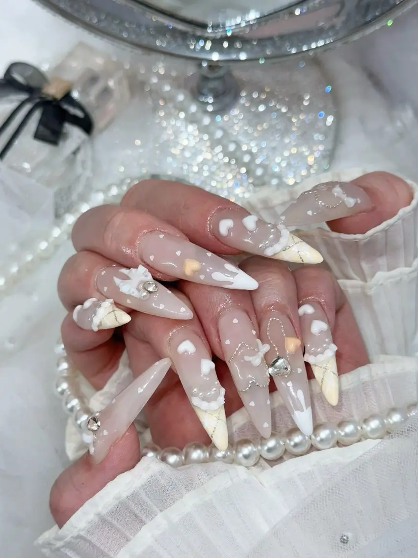 ネイル チークネイル ドット フットネイル フレンチネイル グラデーション ハンドネイル ハンドケア Nihonthy Nail 新宿のネイルデザイン