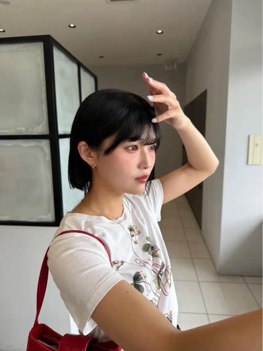 ショート カラー 透明感カラー ダークグレー ダークグレージュ グレージュ 🎀 三浦 夢花のヘアスタイル