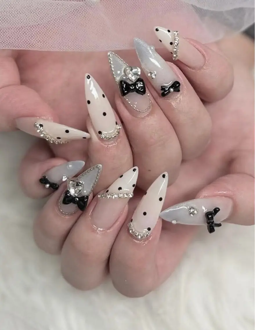 ネイル アートネイル ボルドー フレンチネイル ジェルネイル 氷ネイル・うるうるネイル ハンドネイル Julie NailSalonのネイルデザイン