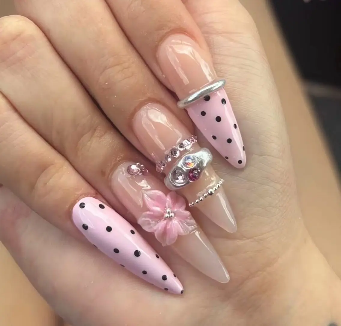 ネイル 長さ出し キラキラネイル 韓国ネイル ロングネイル マグネットネイル ハンドネイル Josie nail salonのネイルデザイン