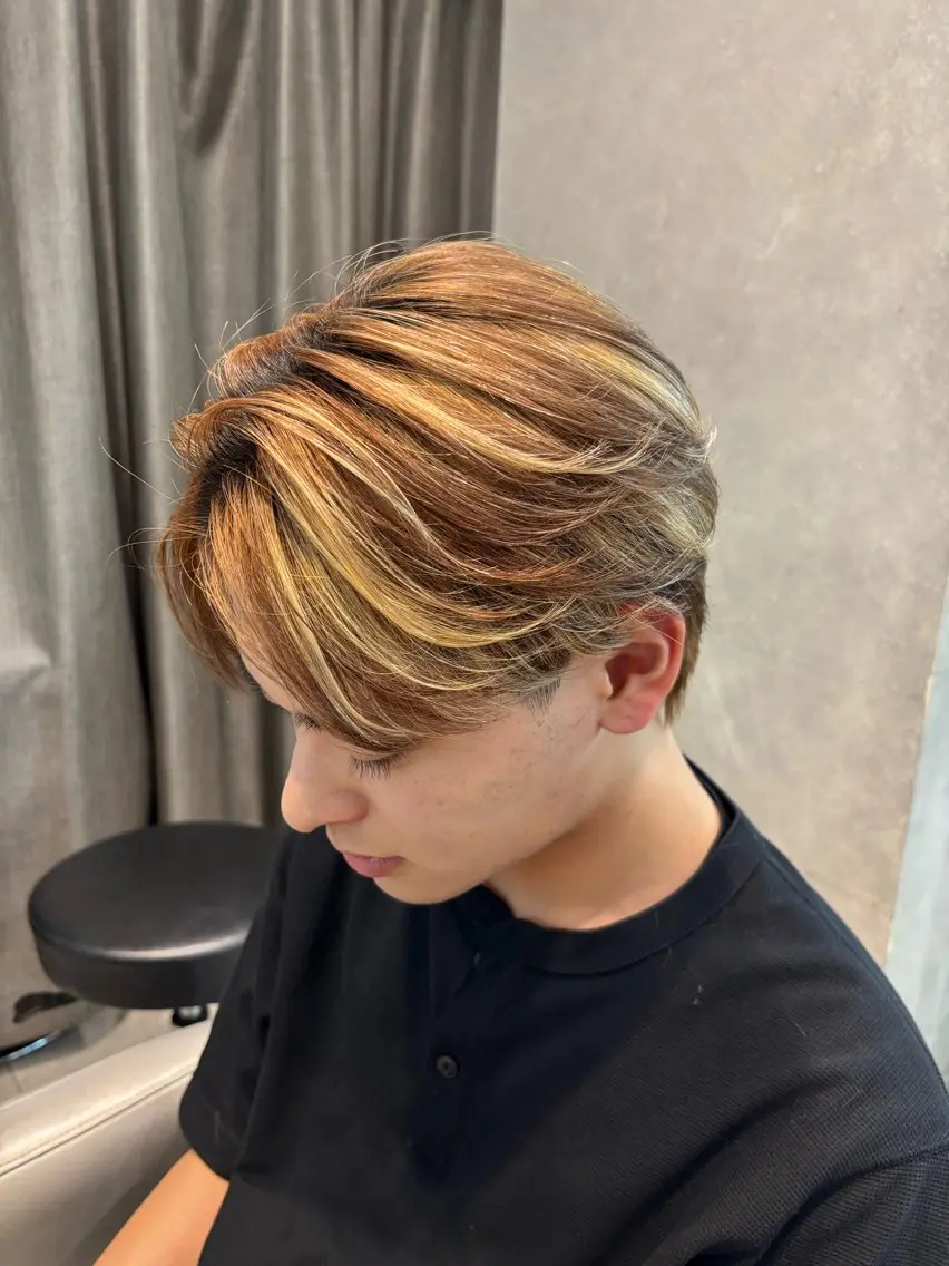 カラー メンズ カット ヘアカラー センターパート/カラ ーメッシュ📍ユリのヘアスタイル