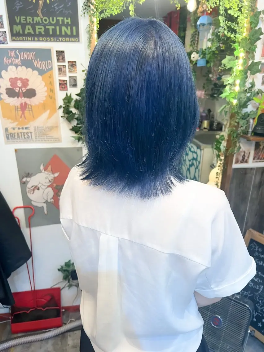 セミロング カラー ブリーチ ブルーカラー ヘアカラー カラーパティシエ facce🌼ikoのヘアスタイル