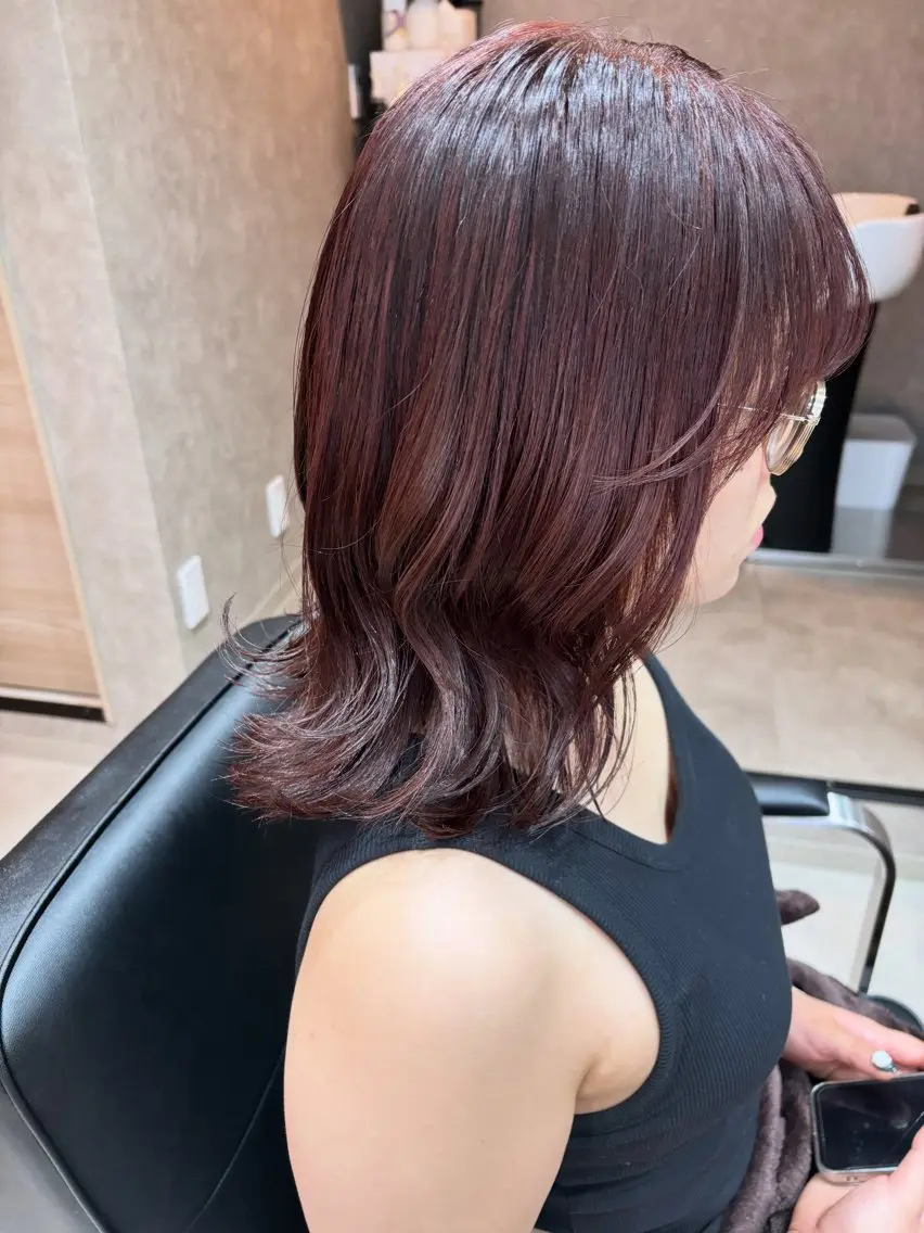 ミディアム カラー ボルドーカラー くびれヘア カット ヘアカラー Mina Akiyamaのヘアスタイル