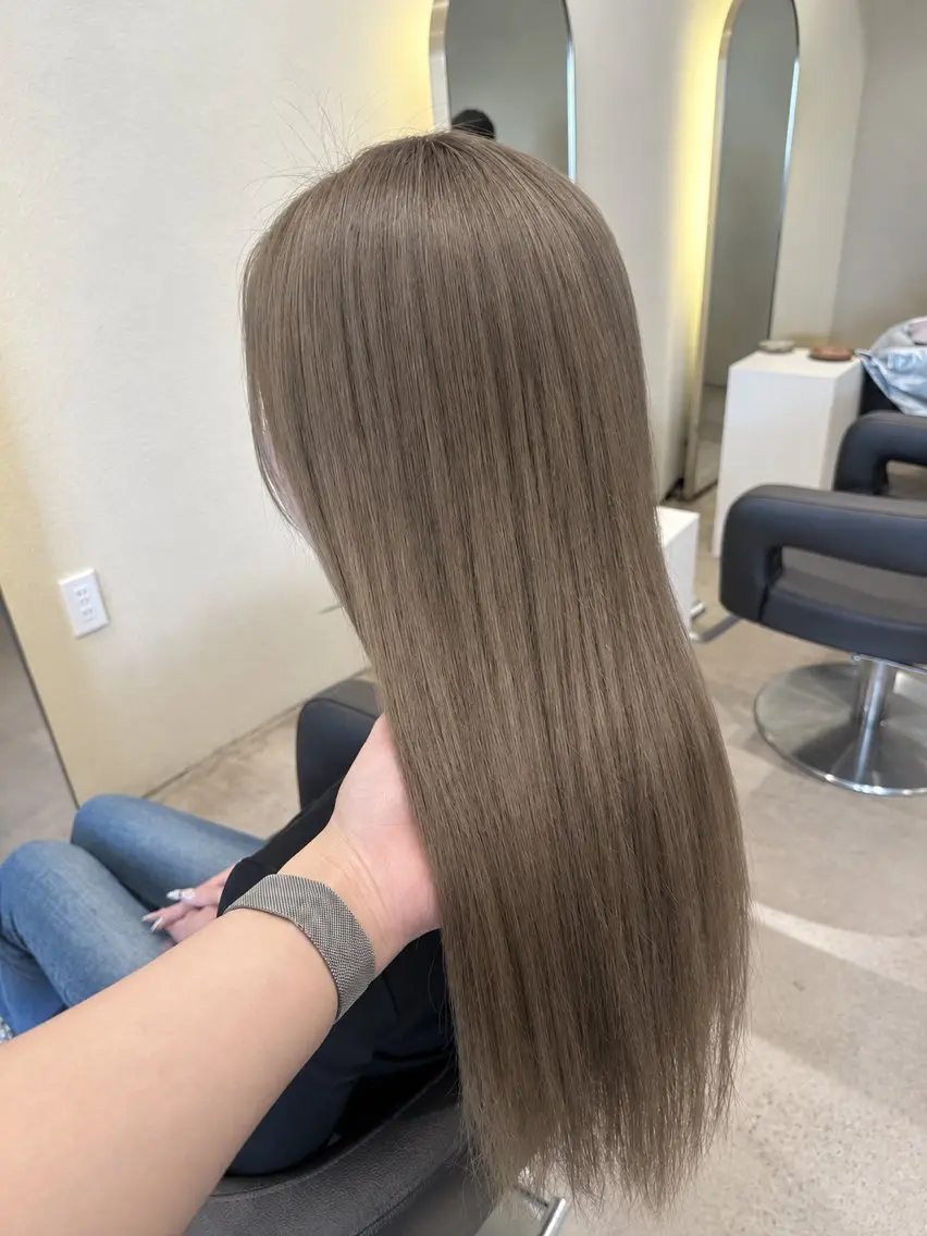 ロング カラー グレージュ ミルクティーグレージュ ヘアカラー トリートメント Risa🐈‍⬛/ グレージュ/透明感のヘアスタイル