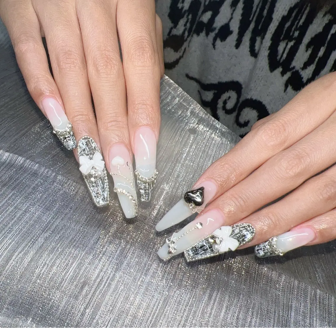 ネイル オーロラネイル チークネイル 長さ出し フットネイル フレンチネイル ハンドネイル Lee Nailsのネイルデザイン