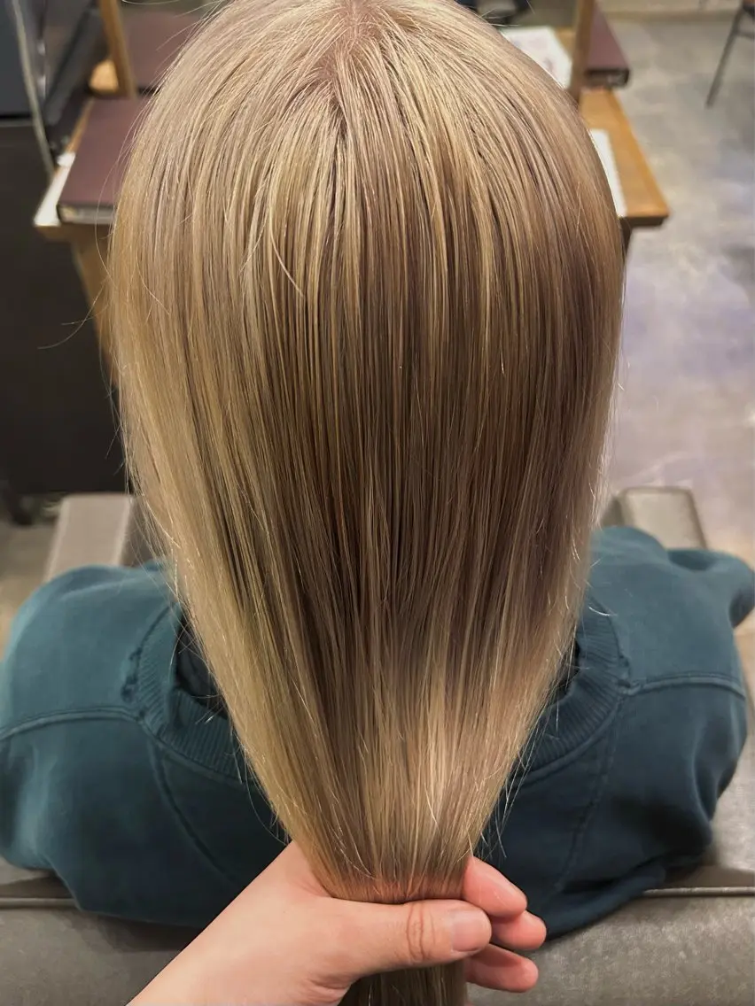 ロング カラー ブリーチ ハイトーンカラー 似合わせカット 🫧 のぞみ🫧のヘアスタイル