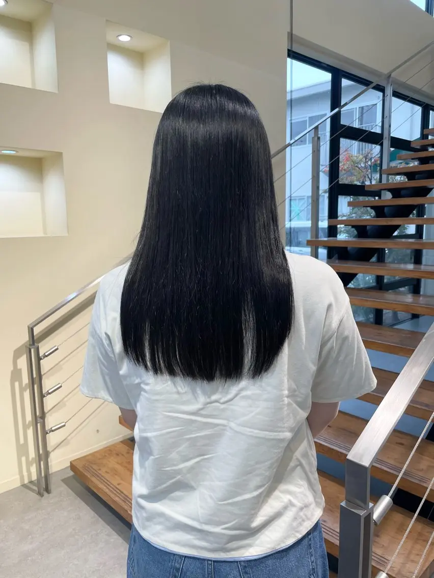 ロング ロング 縮毛矯正 二重 由理のヘアスタイル