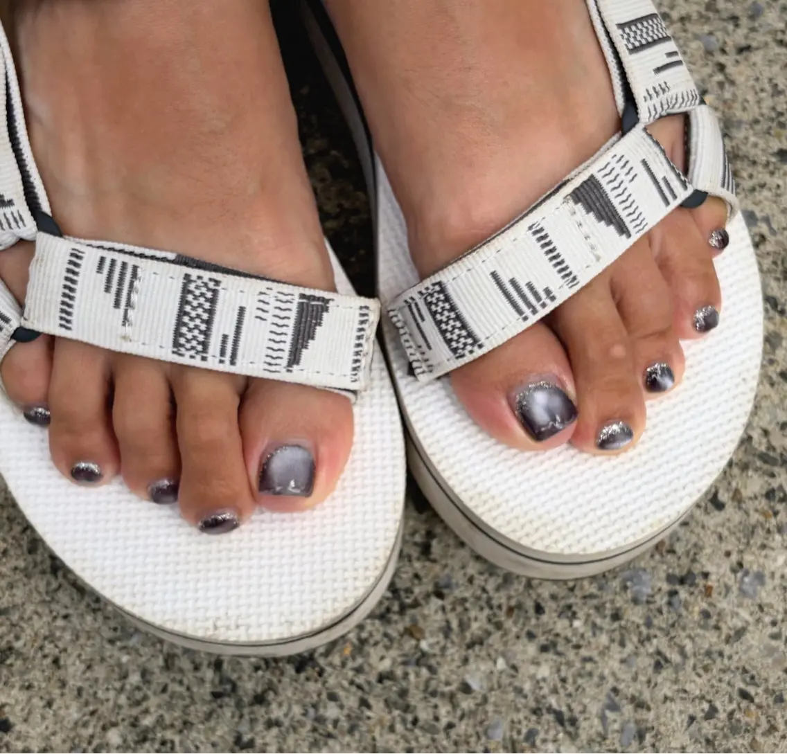 ネイル フットネイル フレンチネイル キラキラネイル ラメ(グリッター) マグネットネイル フットネイル tamu nail 金町のネイルデザイン
