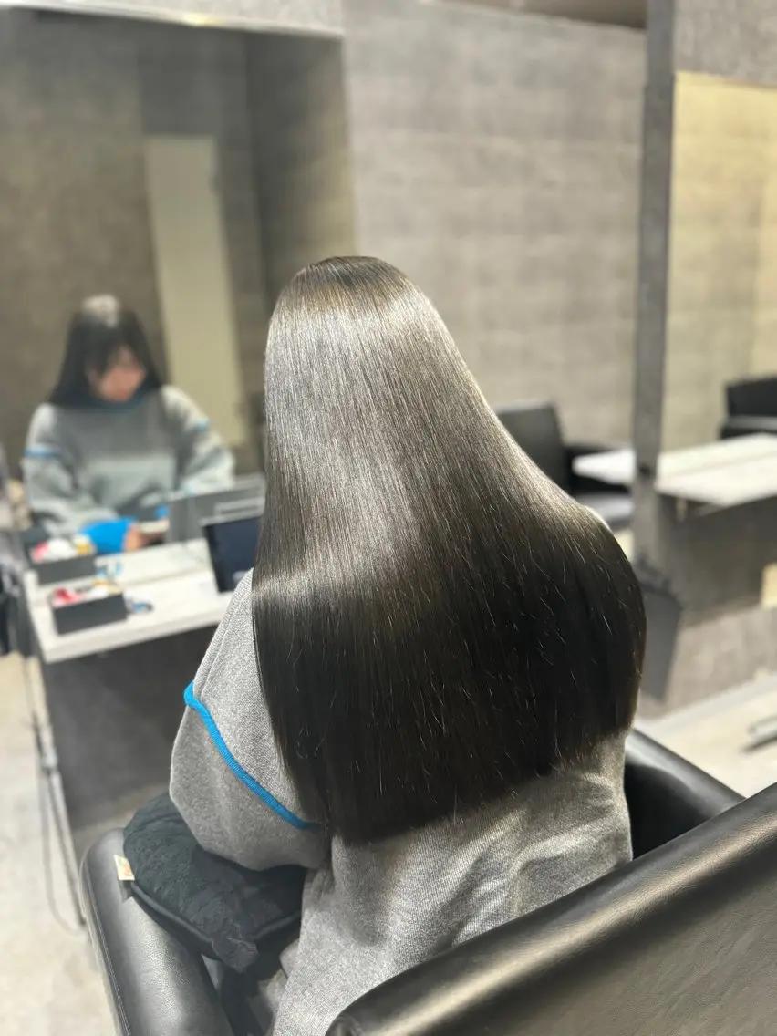 髪質改善トリートメントULTOWA＋カットの写真