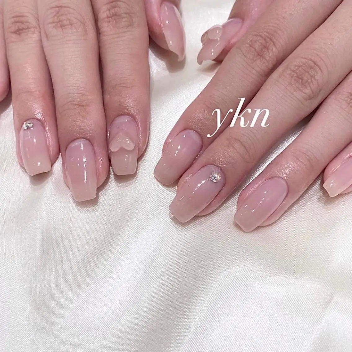ネイル シンプルネイル ハンドネイル melMoon .のネイルデザイン