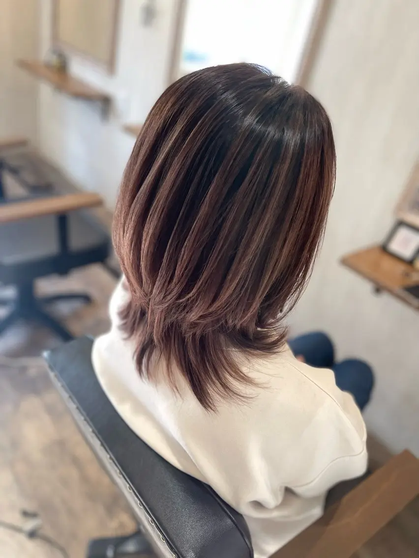 ミディアム カラー ハイライトカラー メッシュ ハイライト marou 新柏のヘアスタイル