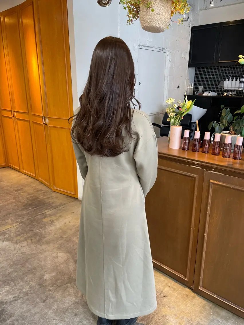 ロング カラー ベージュカラー オリーブベージュ カット ヘアカラー トリートメント MIOベージュカラー 柔らかいカラーのヘアスタイル