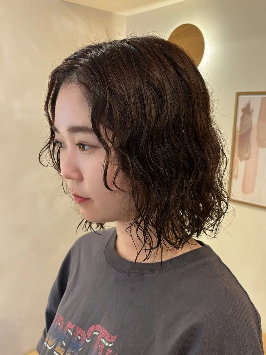 ミディアム パーマ ミディアムパーマ ボブ カット パーマ シンバヒナノ/パーマ レイヤー/髪質改善のヘアスタイル