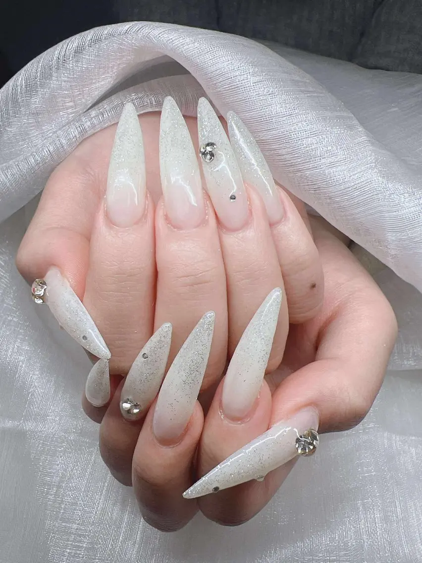 ネイル 長さ出し グラデーション 卒業式 キラキラネイル マグネットネイル ハンドネイル Lee Nailsのネイルデザイン