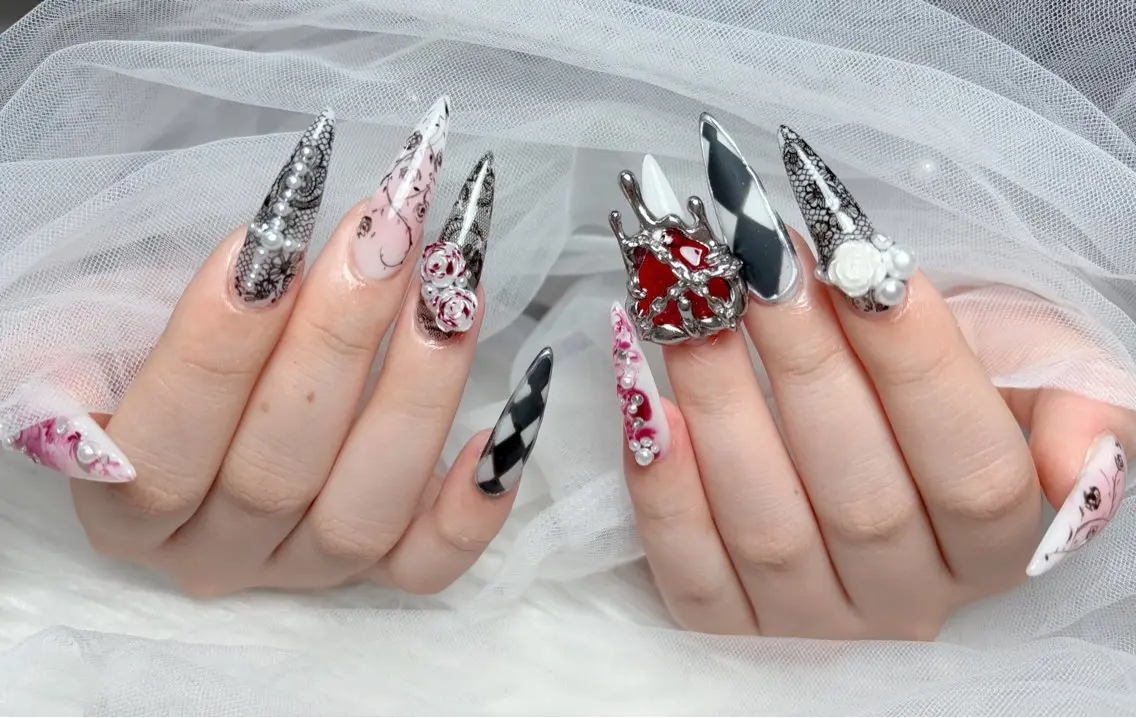 ネイル チークネイル ドット フレンチネイル グラデーション 韓国ネイル ハンドネイル Cloudy Chan Nailのネイルデザイン