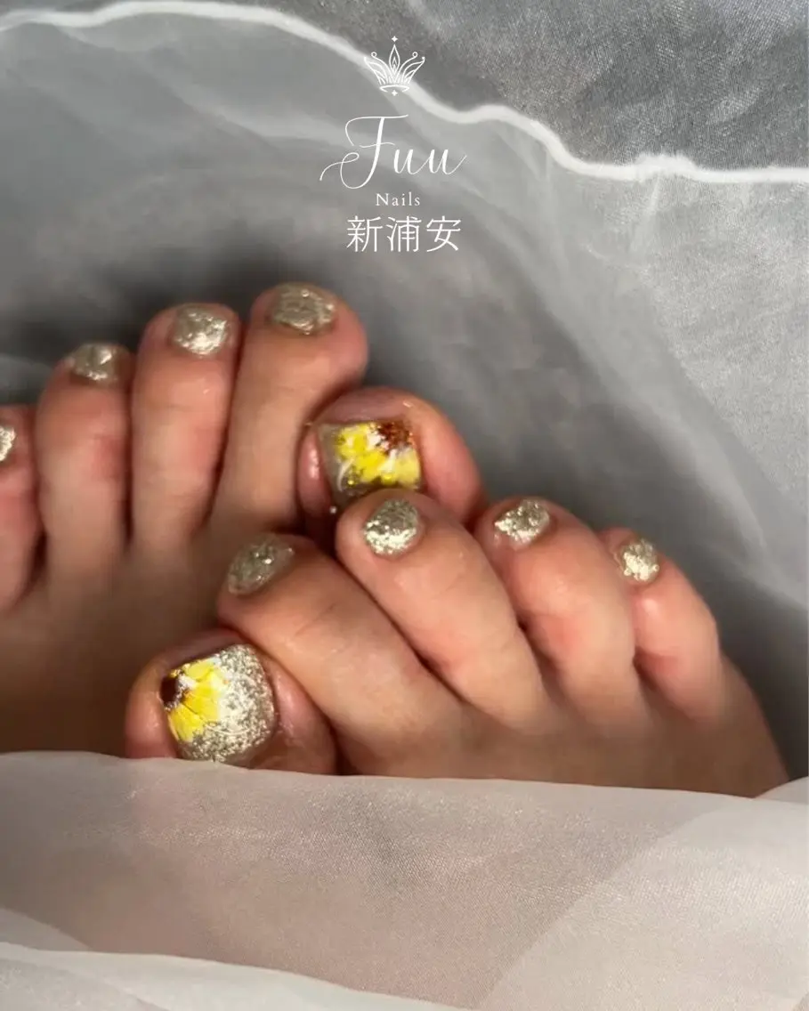 ネイル フラワーネイル フットネイル シンプルネイル フットネイル 犬のいるネイルサロン Fuu nailsのネイルデザイン