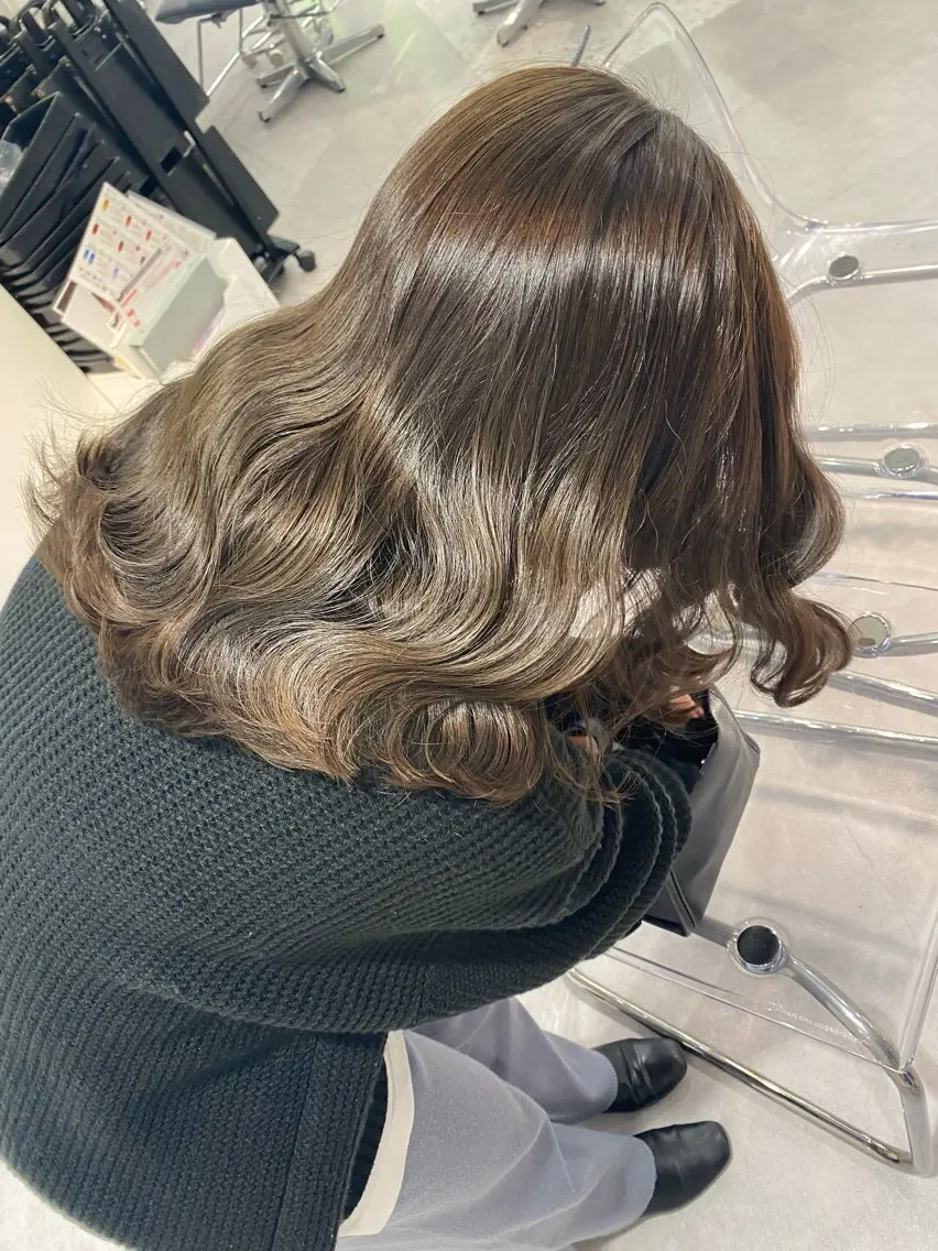セミロング カラー オリーブカラー ‎しゅり🇰🇷 日韓MIXメンズヘアのヘアスタイル
