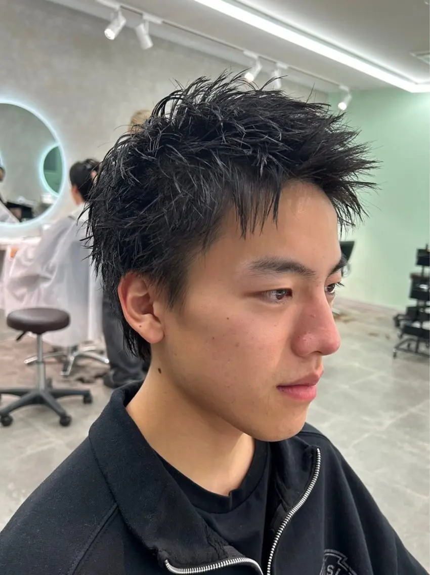 メンズ アップバング メンズショート カット 保立フェザーパーマ 大人メンズヘア船橋駅のヘアスタイル