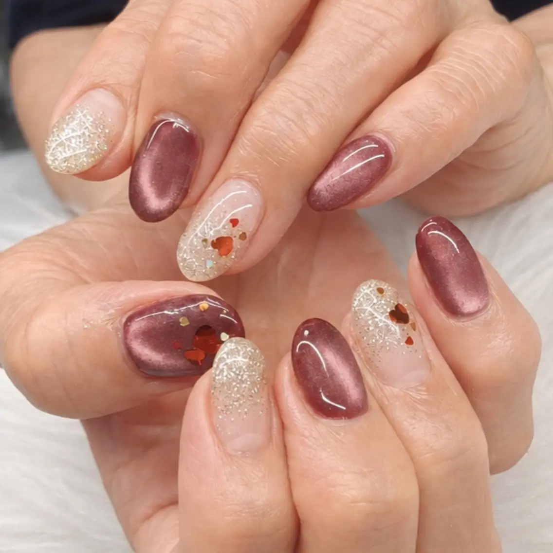 ネイル ボルドー ジェルネイル ゴールド ハート ホログラムネイル ハンドネイル CUREist💅 所沢駅徒歩7分のネイルデザイン