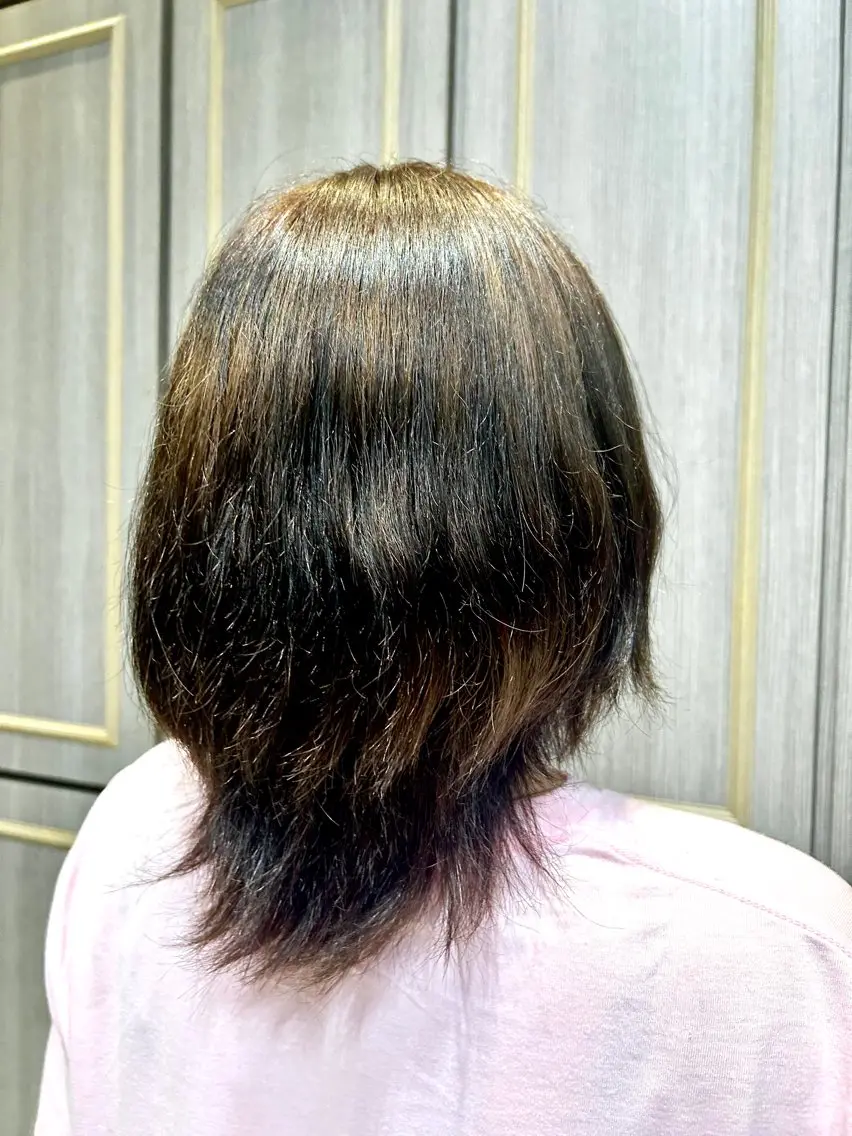 カラー 岡田 佳苗のヘアスタイル