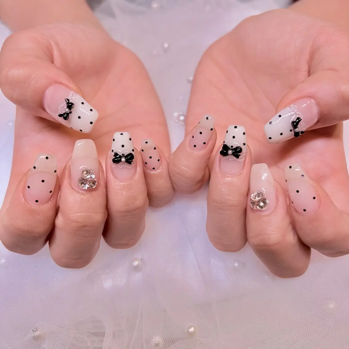 ネイル ガーリー ハンドネイル nail salon e'mu💐のネイルデザイン