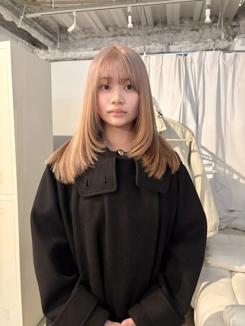 ミディアム カラー ミディアムレイヤー ベージュカラー ブリーチ レイヤーカット カット ヘアカラー Takuma Suzuki中目黒のヘアスタイル