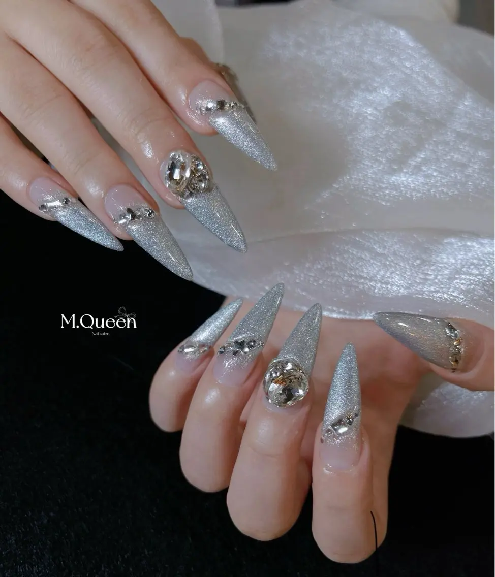 ネイル MQueen ネイルサロンマルのネイルデザイン