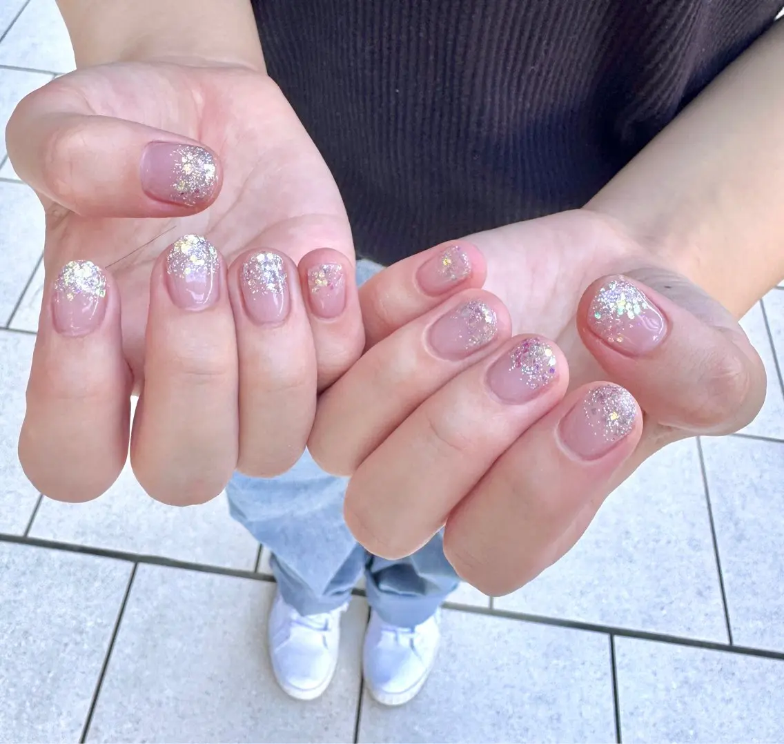 ネイル キラキラネイル ニュアンスネイル オフィスネイル シンプルネイル 冬ネイル ハンドネイル ハンドケア Lililas💎 リリラースのネイルデザイン