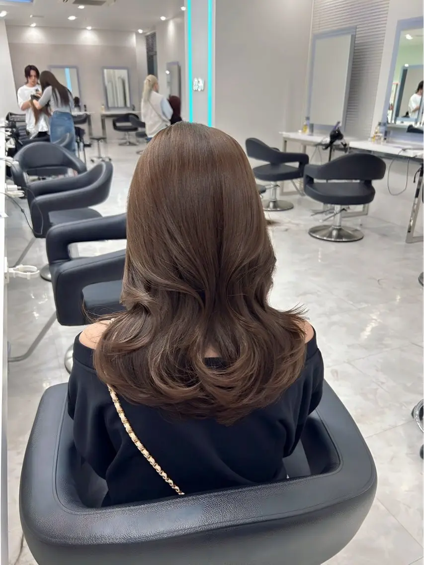 セミロング カラー ヘアカラー 佐藤 笑瑠のヘアスタイル