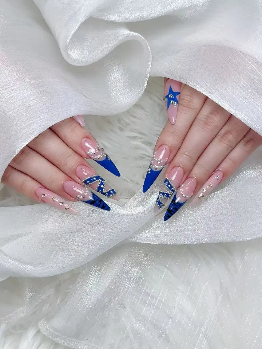 ネイル ENsalon AKIRAのネイルデザイン