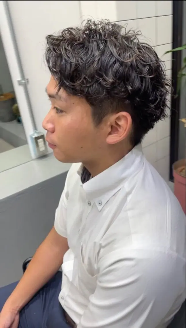 ショート パーマ メンズ メンズブリーチ フェードカット メンズハイライト メンズメッシュ マッシュ メンズ専門サロン wokeのヘアスタイル