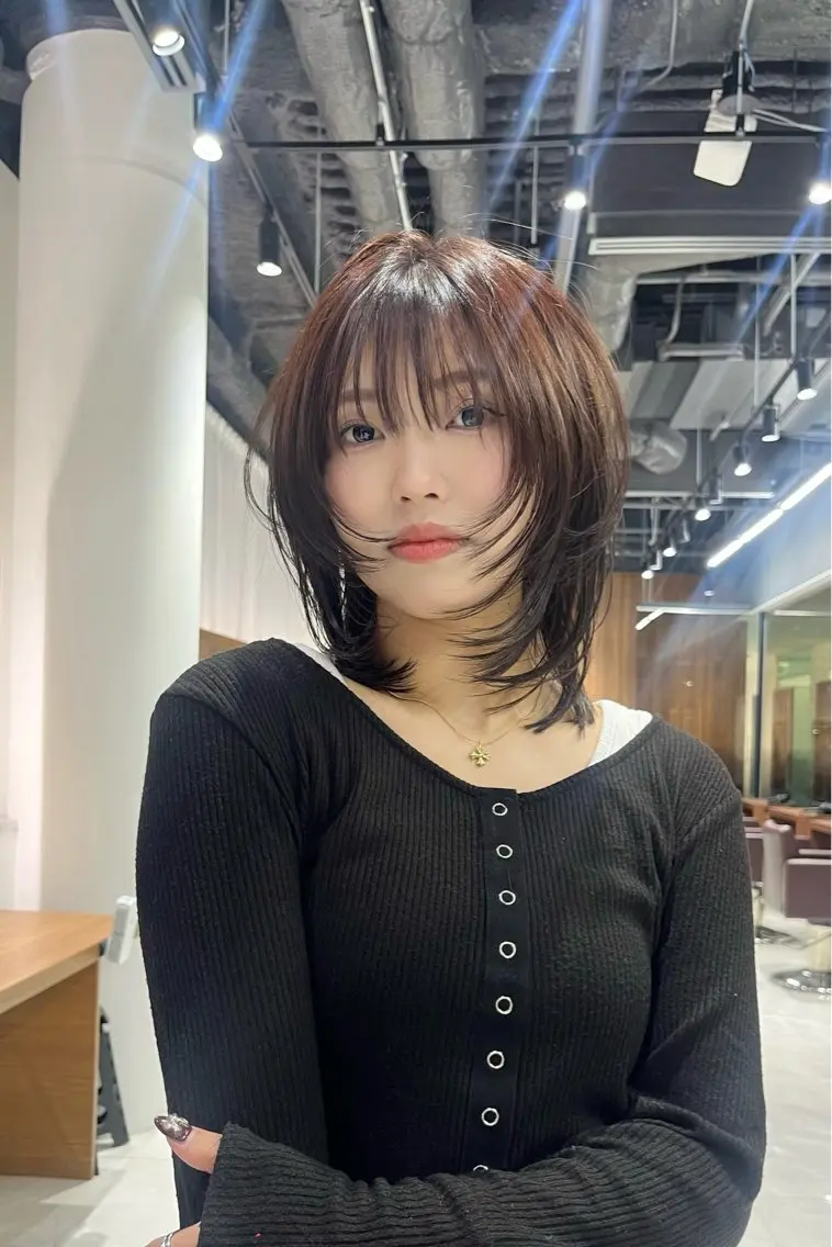 ミディアム レイヤーカット 石塚 瑛里菜のヘアスタイル
