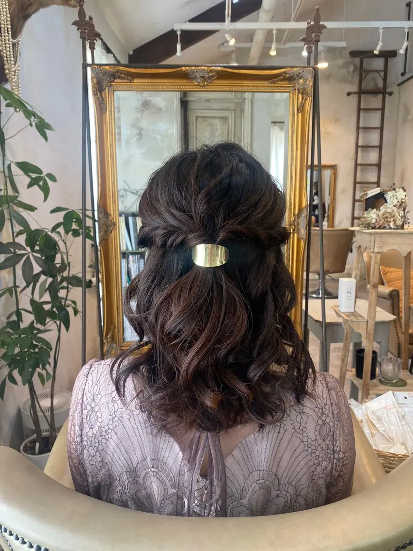 ミディアム ヘアアレンジ ハーフアップ . SHIZUKAのヘアスタイル