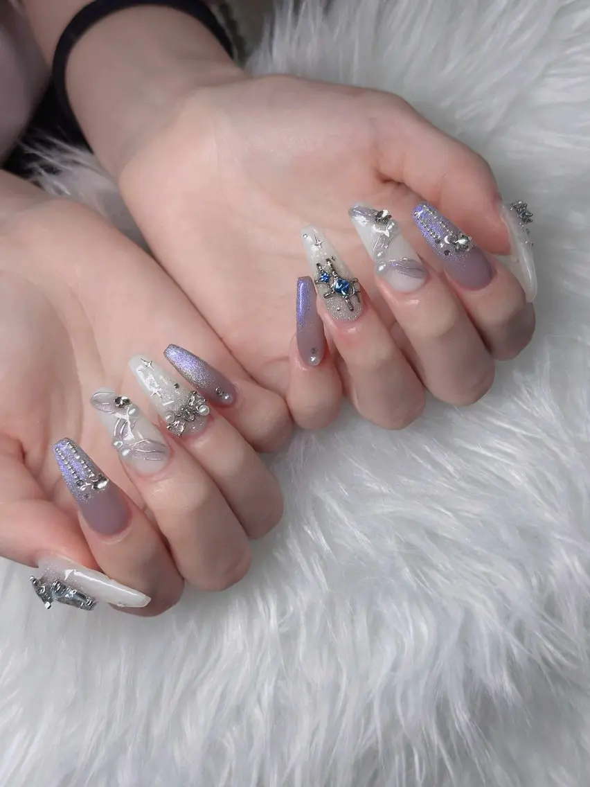 ネイル オーロラネイル フレンチネイル ジェルネイル ハロウィン キラキラネイル H.baby Nail Salonのネイルデザイン
