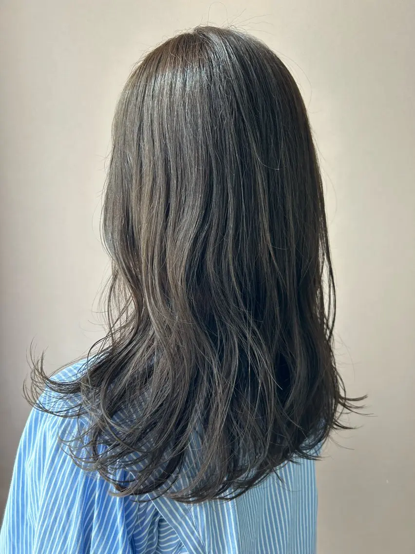 ロング カラー 透明感カラー グレージュ hubhair レイヤー/透明感のヘアスタイル