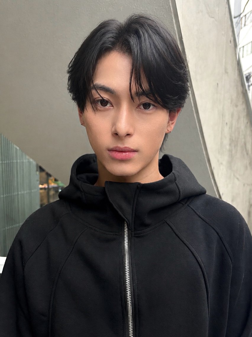 ショート カラー パーマ メンズ センターパート メンズパーマ カット メンズカット💇🏼 kanonのヘアスタイル