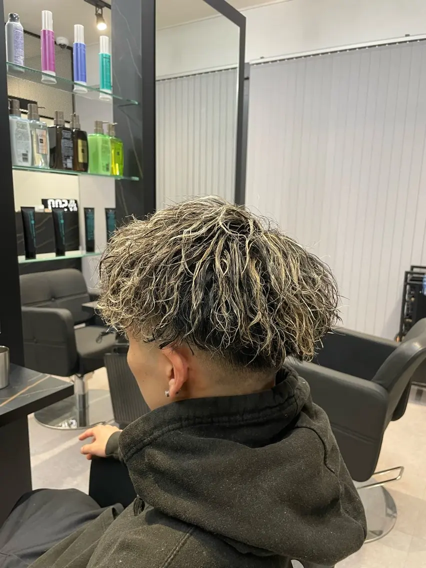 ショート カラー パーマ メンズ メンズメッシュ モヒカン メッシュ 清藤 竜輝のヘアスタイル