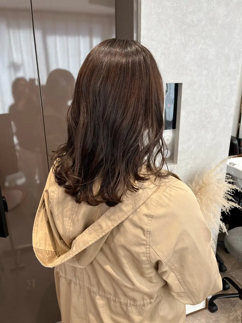 ミディアム カット ヘアカラー QUEなつみ 🕊🫧のヘアスタイル