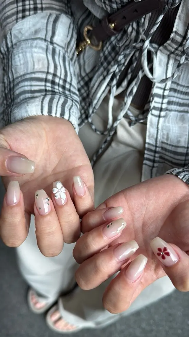 ネイル フラッシュネイル フラッシュマグ フットネイル フレンチネイル 韓国ネイル ハンドネイル SAKU nail 作島茜のネイルデザイン