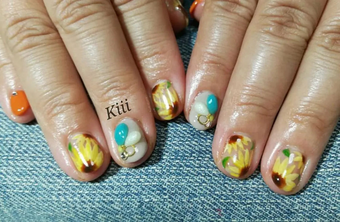 ネイル ハンドネイル フットネイル kiii.__ ✴︎*のネイルデザイン