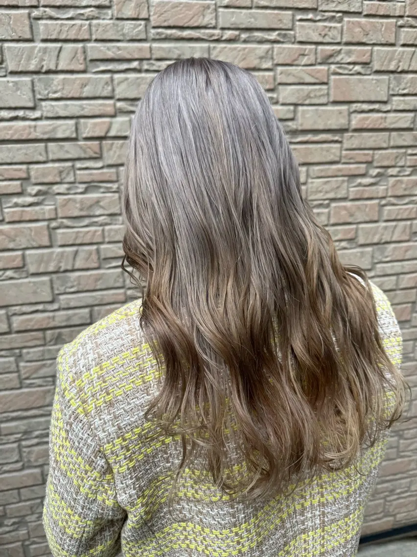 ロング カラー ブリーチ ダブルカラー グラデーションカラー ワタナベ テルマサのヘアスタイル