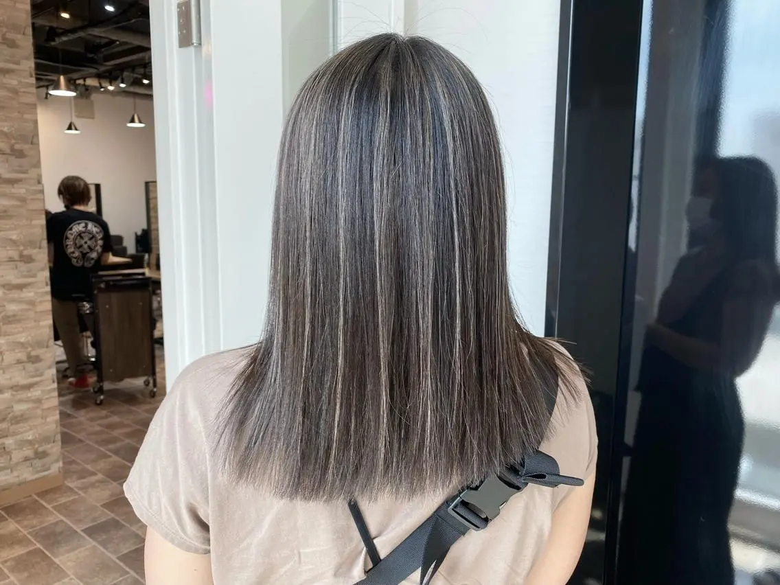 セミロング ＳＨＩ ＺＵのヘアスタイル