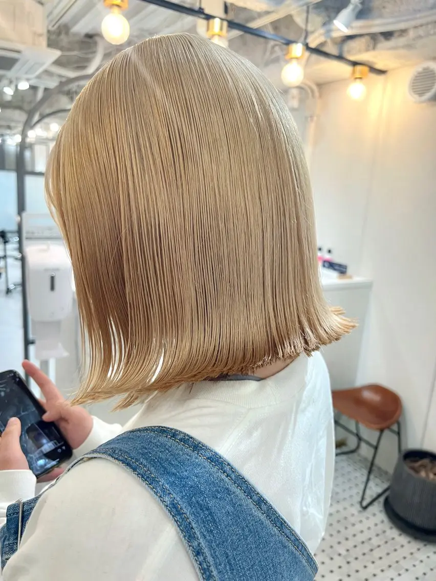 カラー ブロンド louwe 武藤幸世のヘアスタイル
