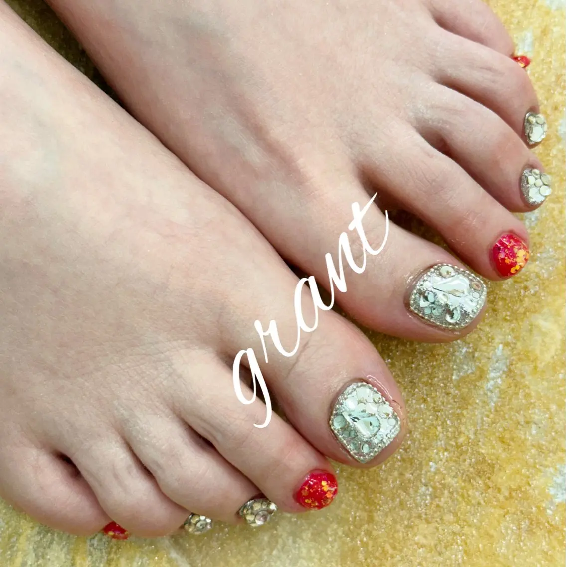 ネイル フットネイル キラキラネイル フットネイル nailsalon grantのネイルデザイン