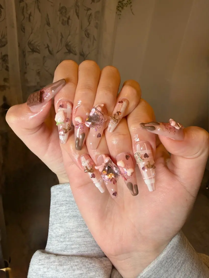 ネイル チークネイル フレンチネイル グラデーション キラキラネイル 韓国ネイル ハンドネイル HIKARIHANA NAILのネイルデザイン